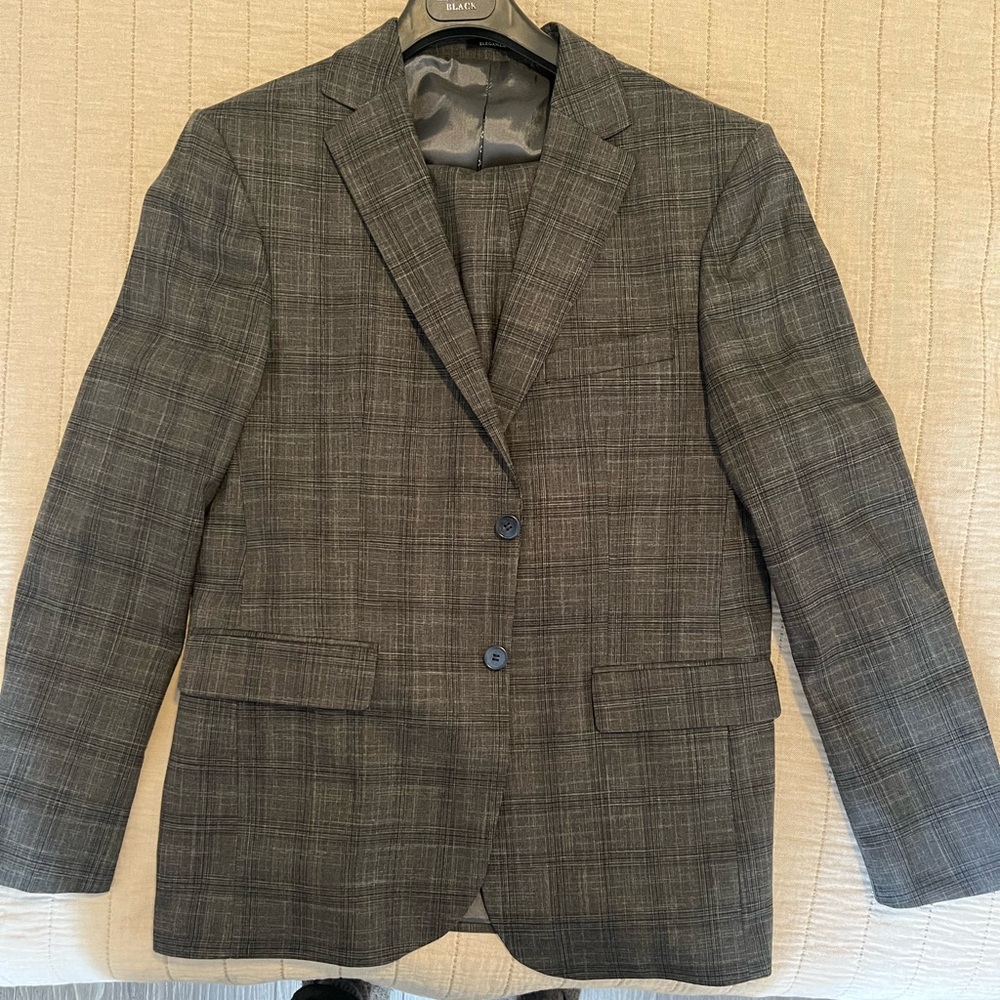Men’s Two-Piece Charcoal Plaid Suit NWOT